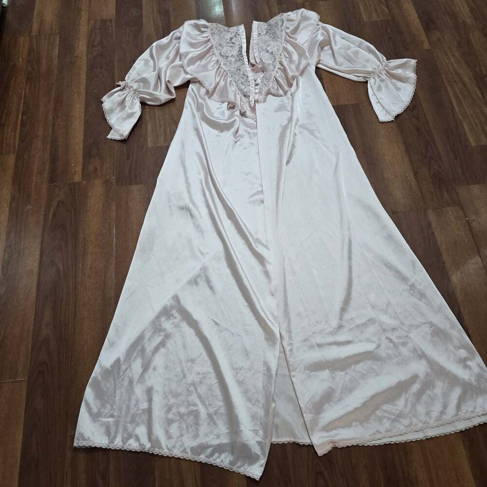 Vintage Lily of France Blush Pink Peignoir Robe Delicate Lacing Puff Sleeve Read